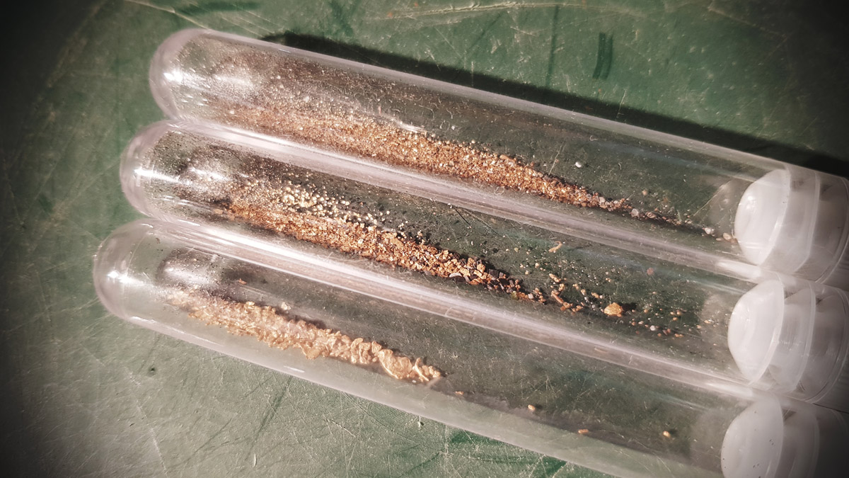 Typische Goldflitter aus deutschen Flüssen